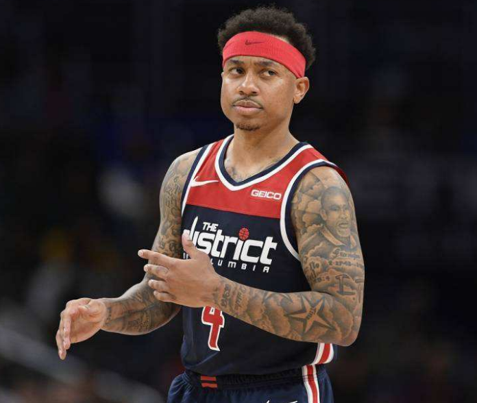 一位队员在 一位队员在