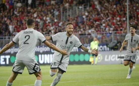 斯减轻持球 斯减轻持球