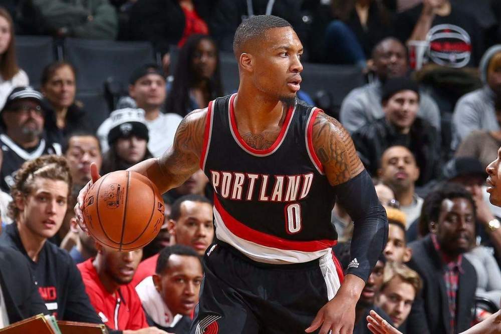 独行侠与锋线大将完成提前续约，如何合理安排他的出场时间？