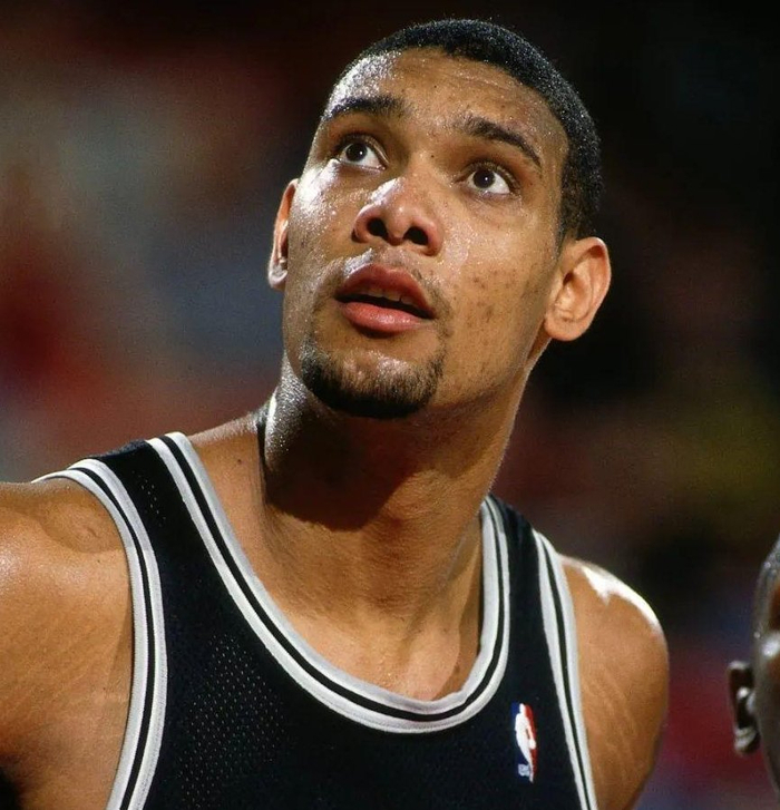 边路牵制 边路牵制